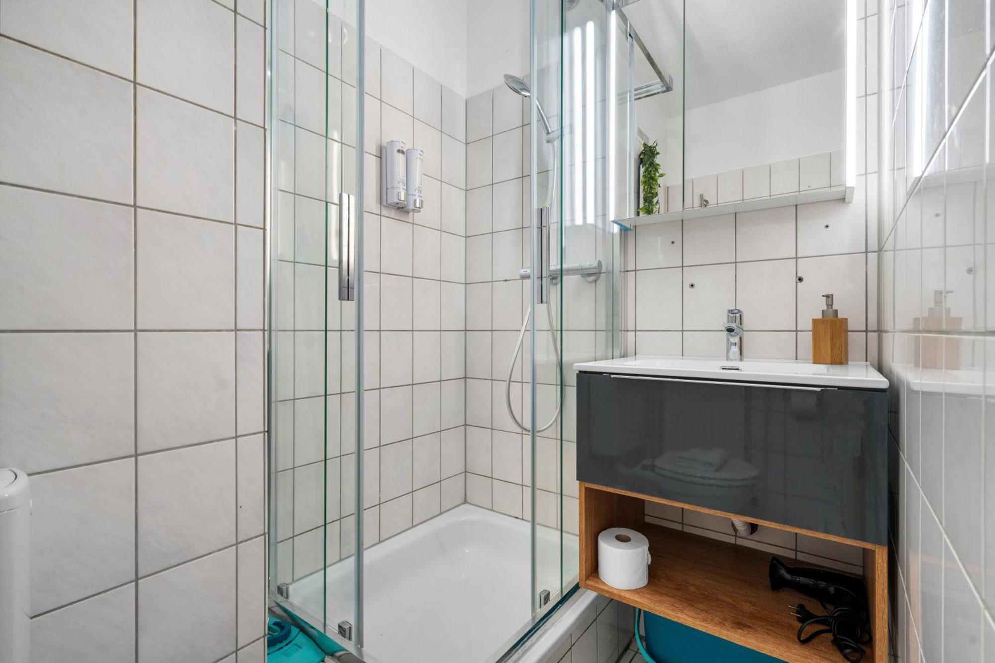 Messe, Monteure, Budget - Einfache Komfortable 2 Personen Wohnung 뒤스부르크 외부 사진